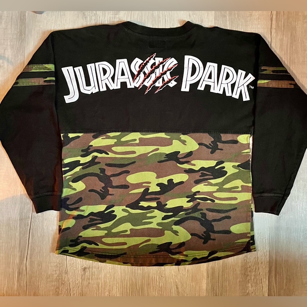 Universal Studios Jurassic Park men’s medium  long sleeve